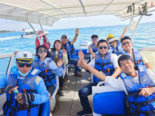 川道户外文化2023年末组织优秀员工海北桂活动—畅游海南岛 (10).jpg